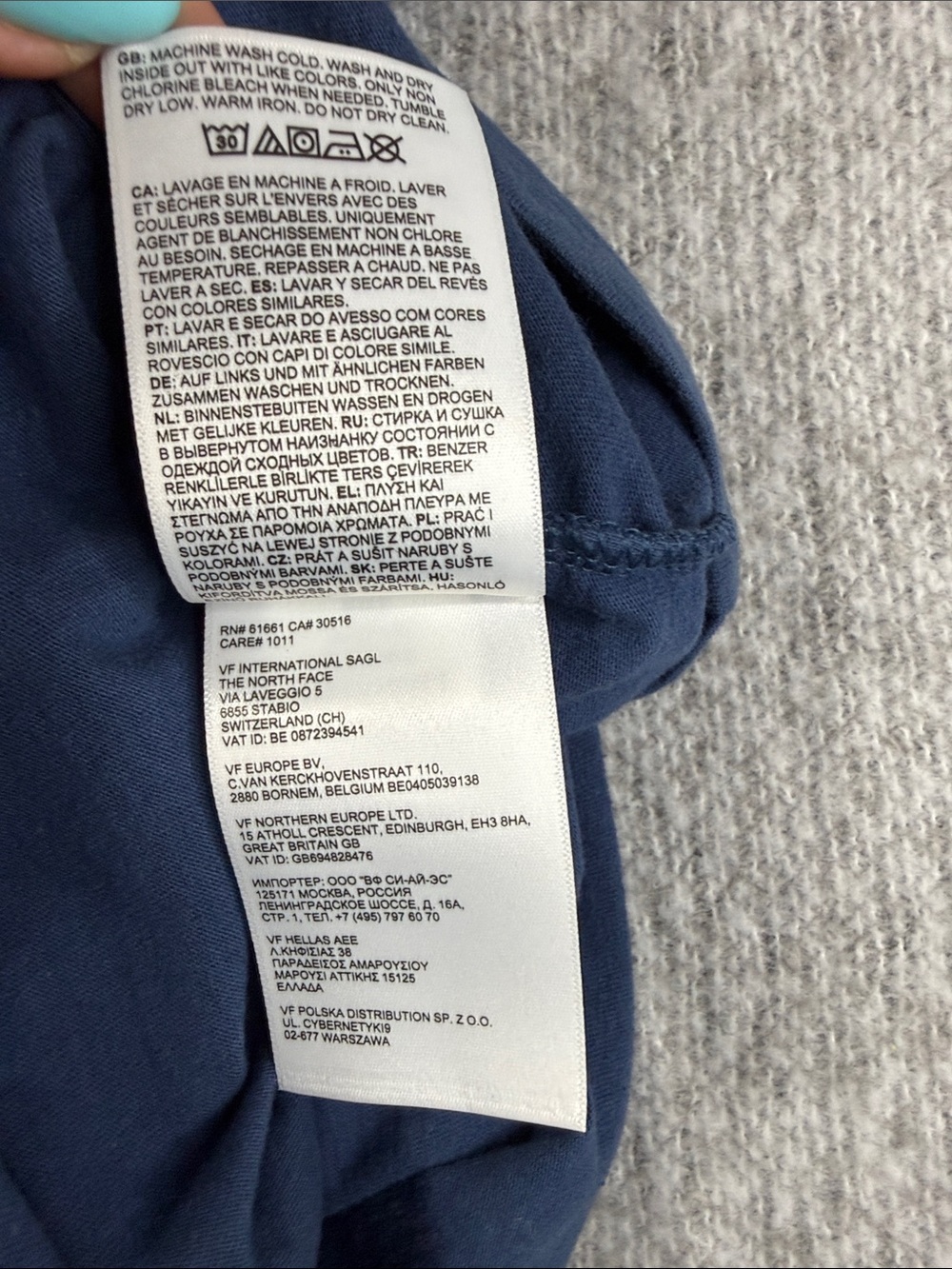 The North Face Navy Long Sleeve Logo Tee with White Sleeve Print Size M (hole) - Picture 5 of 6